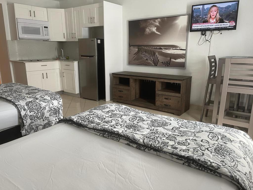 Beachfront Studios Casablanca Rentals ไมอามีบีช ภายนอก รูปภาพ