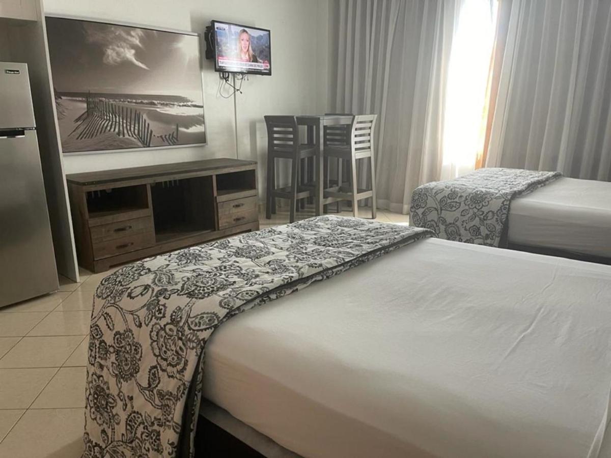 Beachfront Studios Casablanca Rentals ไมอามีบีช ภายนอก รูปภาพ