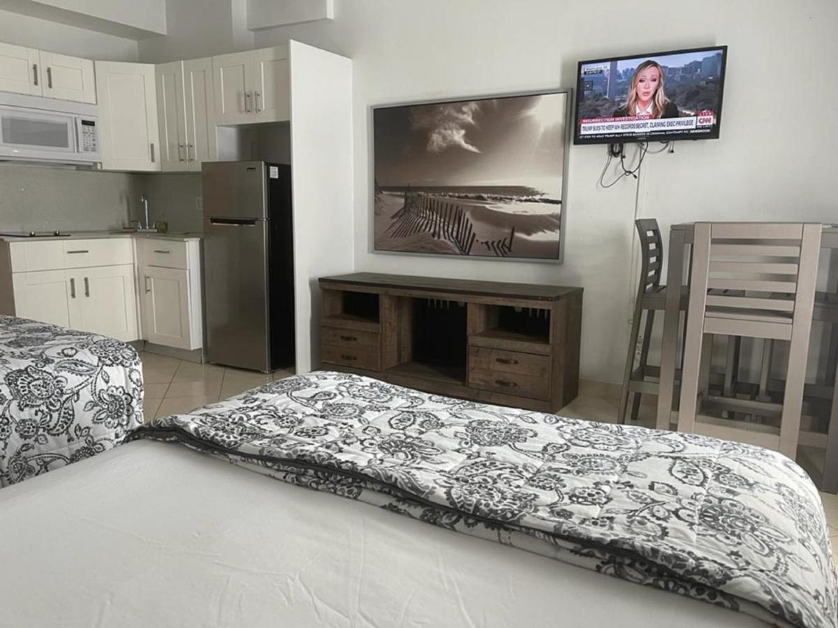 Beachfront Studios Casablanca Rentals ไมอามีบีช ภายนอก รูปภาพ