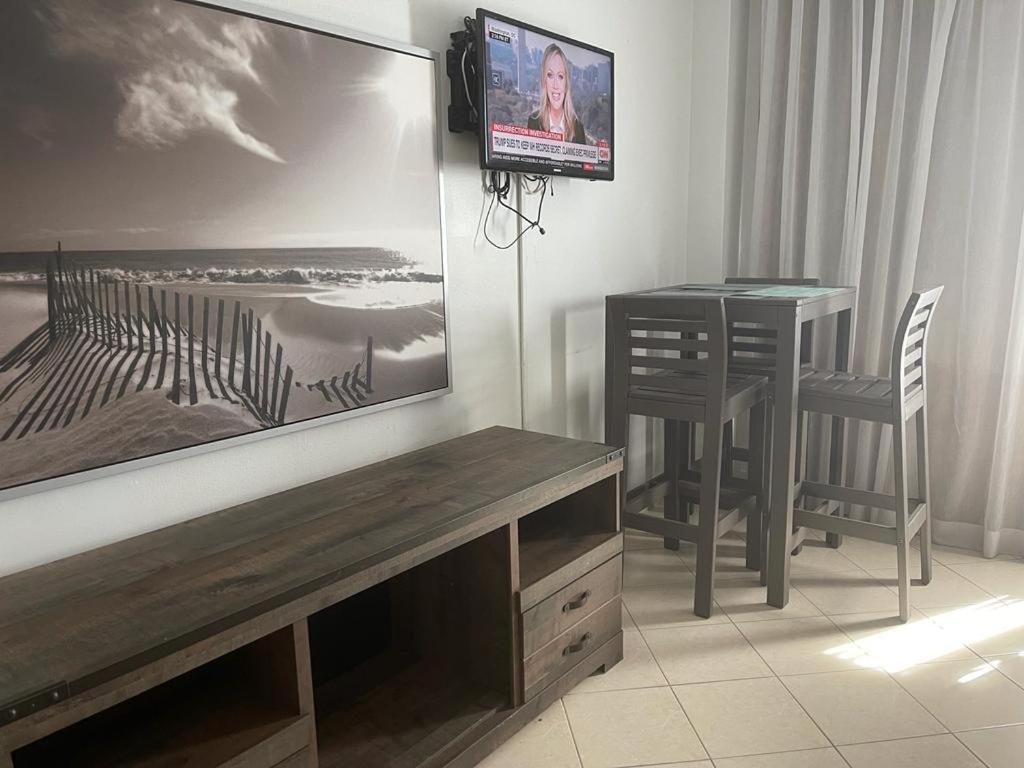 Beachfront Studios Casablanca Rentals ไมอามีบีช ภายนอก รูปภาพ